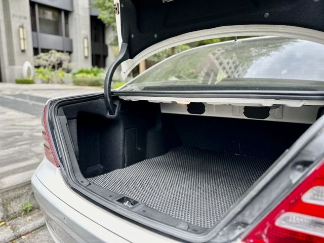 ✓里程跑少 車況良好 ✓復古車型 ✓天窗 ✓木質內飾板 質感升級 ✓足踏式煞車 不浪費空間  第19張相片
