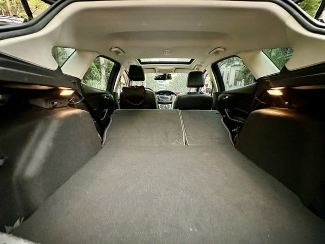 ✓2.0運動汽油版 ✓帥氣代步車 ✓五門後車廂空間大 ✓八核心安卓機 ✓恆溫空調 ✓天窗  第16張相片
