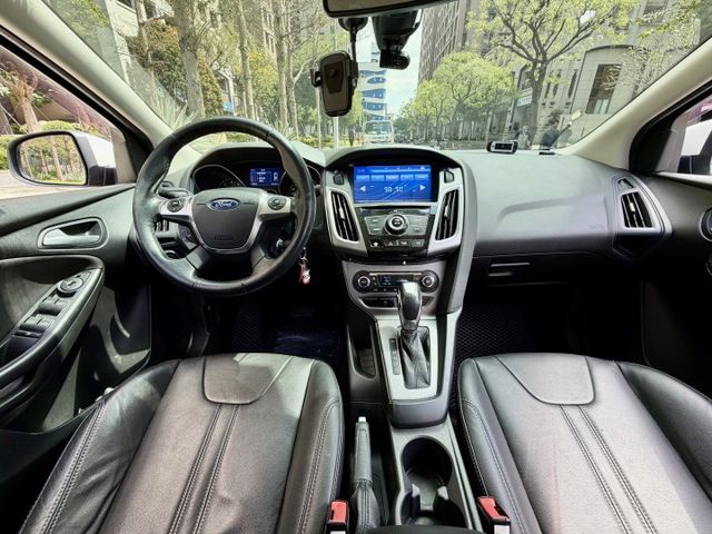✓四門代步車 ✓盲點偵測 ✓循跡防滑 ✓斜坡起步輔助 ✓定速 ✓ABS ✓感應頭燈 ✓倒車雷達  第10張相片