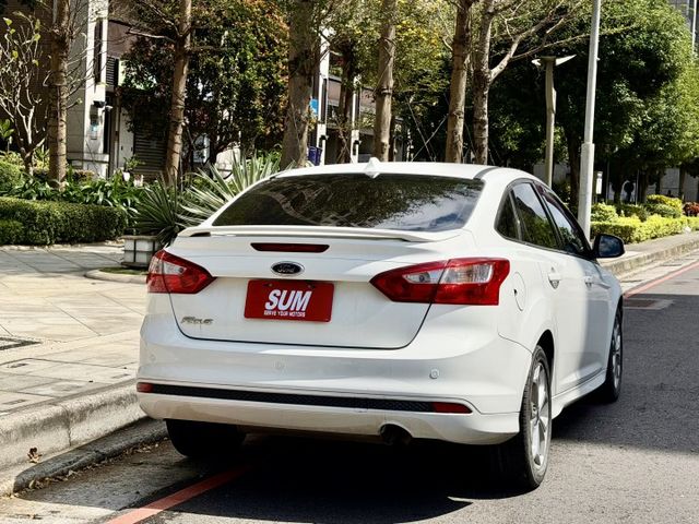 ✓四門代步車 ✓盲點偵測 ✓循跡防滑 ✓斜坡起步輔助 ✓定速 ✓ABS ✓感應頭燈 ✓倒車雷達  第17張相片