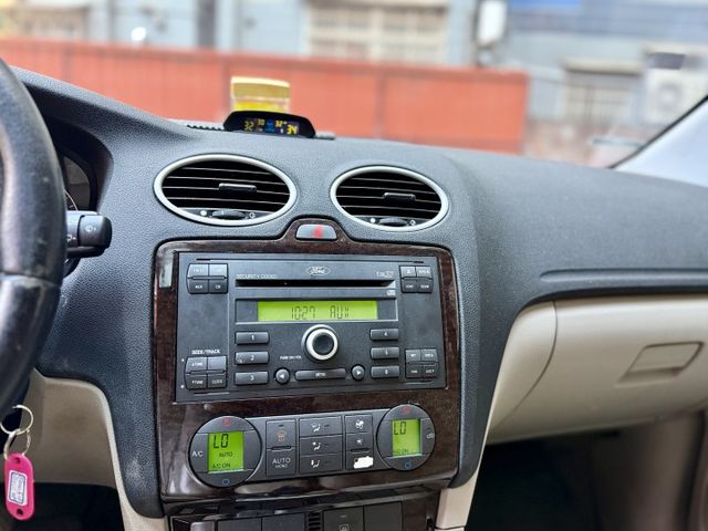 ✓十萬內最佳選擇 ✓摩托車價格讓你開車回家 ✓C1底盤 ✓EBD/煞車力道分配 ✓ABS ✓皮椅 ✓倒車雷達  第9張相片