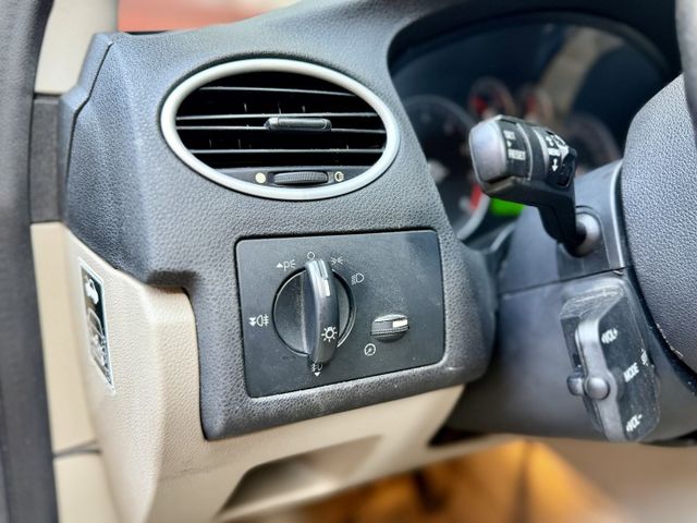✓十萬內最佳選擇 ✓摩托車價格讓你開車回家 ✓C1底盤 ✓EBD/煞車力道分配 ✓ABS ✓皮椅 ✓倒車雷達  第10張相片