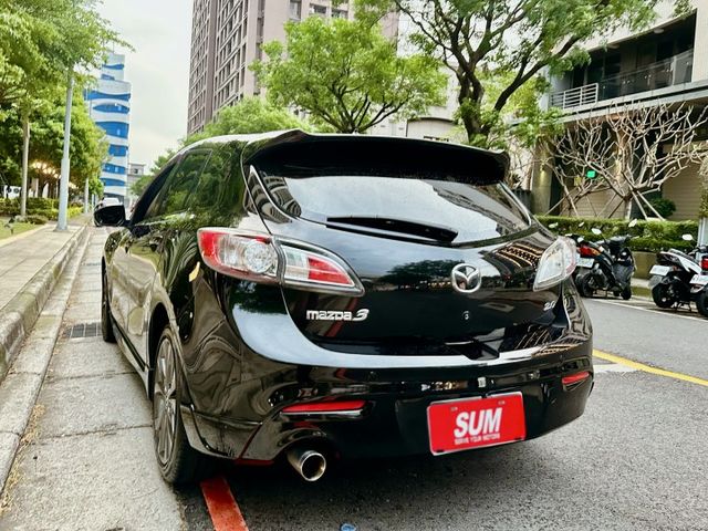 ✓熱門五門馬三 ✓IKEY免鑰啟動 ✓天窗 ✓安卓機 ✓行車記錄器 ✓電動收納後照鏡  第16張相片