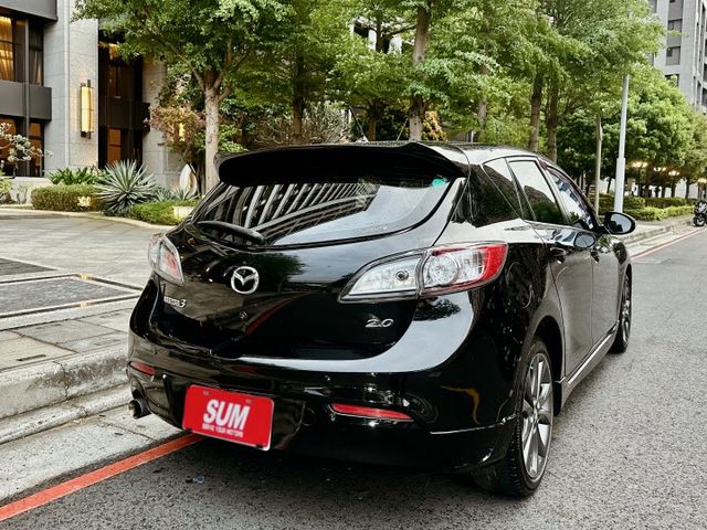 ✓熱門五門馬三 ✓IKEY免鑰啟動 ✓天窗 ✓安卓機 ✓行車記錄器 ✓電動收納後照鏡  第17張相片