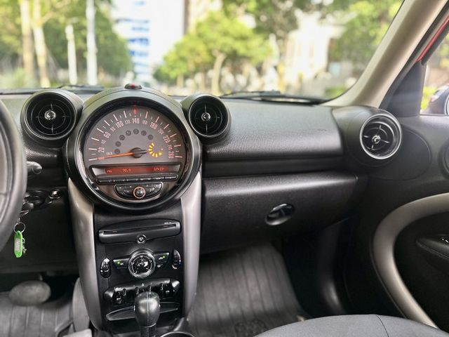 ✓15年式出廠 ✓女用車 ✓後座傾倒 行李箱空間加大 ✓就是一台超可愛的車 什麼都圓圓的 :D  第5張相片