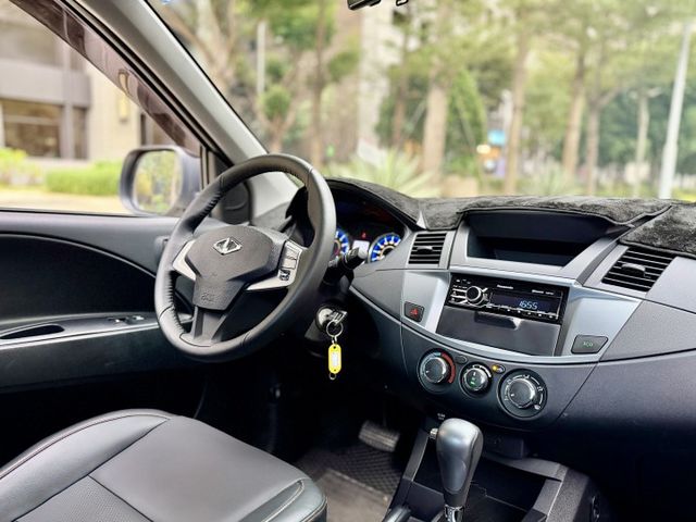 ✓斜坡起步輔助 ✓盲點偵測系統 ✓ABS ✓車道偏離警示系統 ✓胎壓監控 ✓TCS防滑  第9張相片