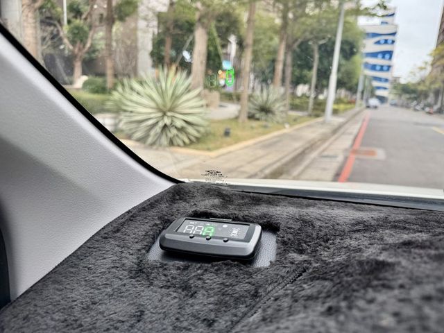 ✓斜坡起步輔助 ✓盲點偵測系統 ✓ABS ✓車道偏離警示系統 ✓胎壓監控 ✓TCS防滑  第12張相片