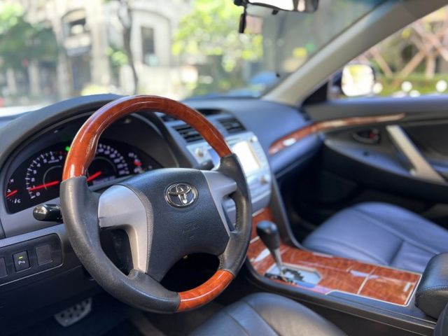 ✓一手車 原廠保養 ✓Toyota保值神車 ✓原廠音響 藍牙/數位電視/導航 ✓質感核桃木飾板  第7張相片