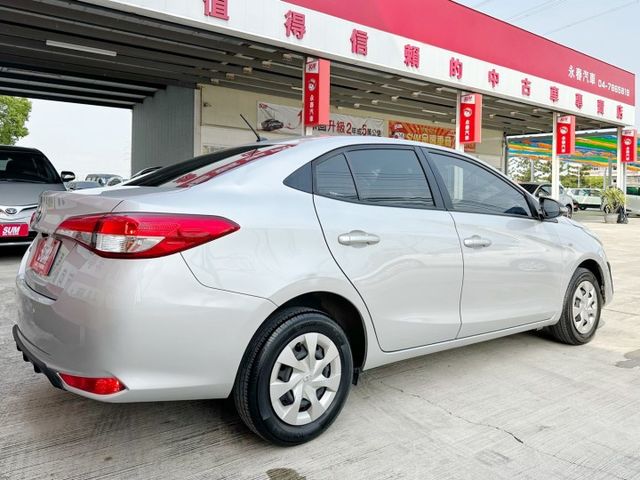 全車原鈑件/Car Play/導航/倒車影像/前雷達/後視鏡方向燈/四條輪胎九成新/YES認證/里程保證  第4張相片