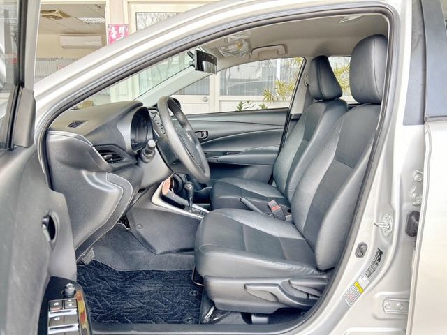全車原鈑件/Car Play/導航/倒車影像/前雷達/後視鏡方向燈/四條輪胎九成新/YES認證/里程保證  第5張相片
