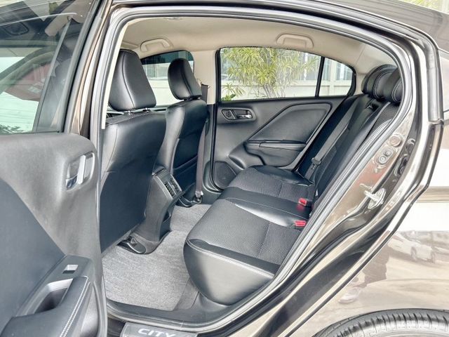 VTI-S版/全車原鈑件/定速+換檔撥片/Apple CarPlay/衛星導航/四條輪胎九成新/YES認證/里程保證  第6張相片