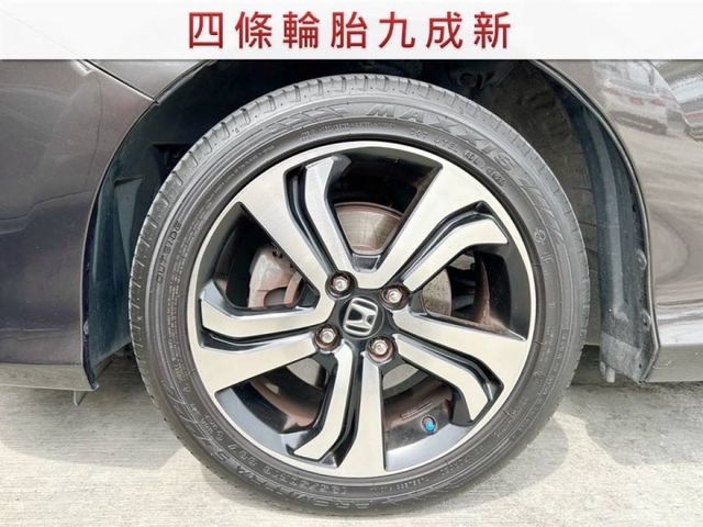 VTI-S版/全車原鈑件/定速+換檔撥片/Apple CarPlay/衛星導航/四條輪胎九成新/YES認證/里程保證  第14張相片