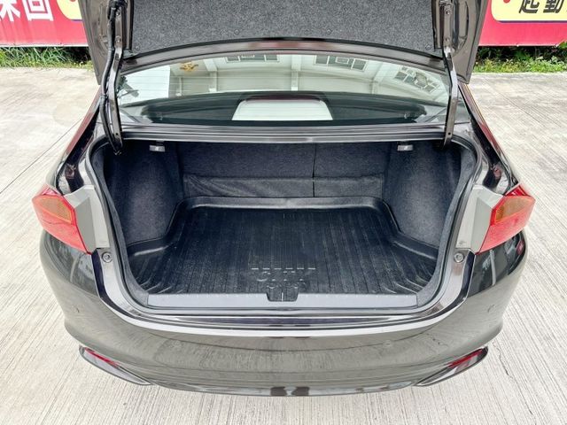 VTI-S版/全車原鈑件/定速+換檔撥片/Apple CarPlay/衛星導航/四條輪胎九成新/YES認證/里程保證  第15張相片