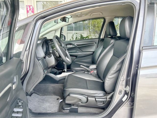 S版/全車原鈑件/6安/I-KEY/定速/換檔撥片/影音系統/導航/倒車影像/盲點/四條輪胎九成新/YES認證/里程保證  第5張相片