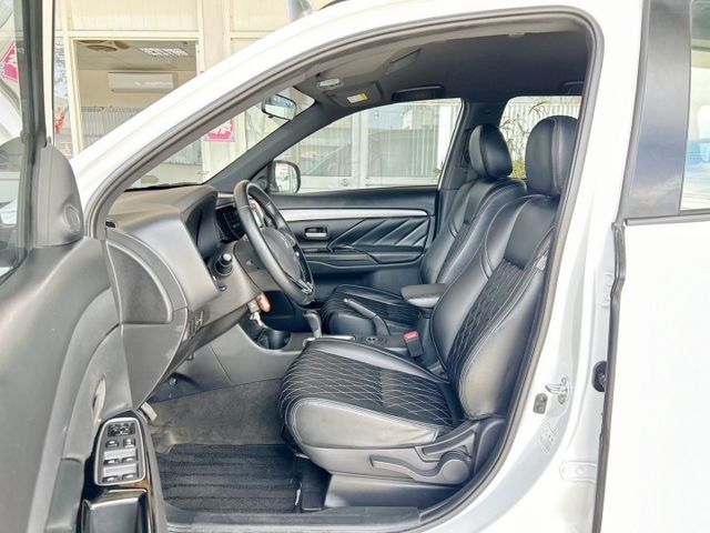 10出廠/4WD/僅跑6萬/全車原鈑件/原廠保養/7安/定速/恆溫空調/前雷達/車側盲點/YES認證/里程保證  第5張相片