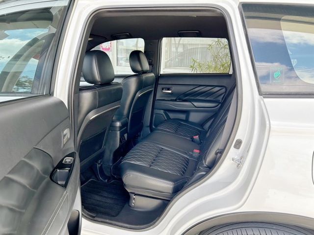 10出廠/4WD/僅跑6萬/全車原鈑件/原廠保養/7安/定速/恆溫空調/前雷達/車側盲點/YES認證/里程保證  第6張相片