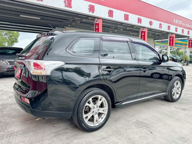 4WD/快控鍵+定速/多功能影音/Apple CarPlay/倒車影像/四條輪胎九成新/YES認證/里程保證  第4張相片