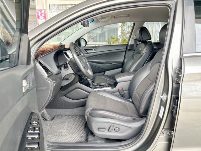 11月出廠/全車原鈑件/6安/I-Key/定速/多功能影音/Car Play/倒車影像/電動椅/里程保證  第5張相片