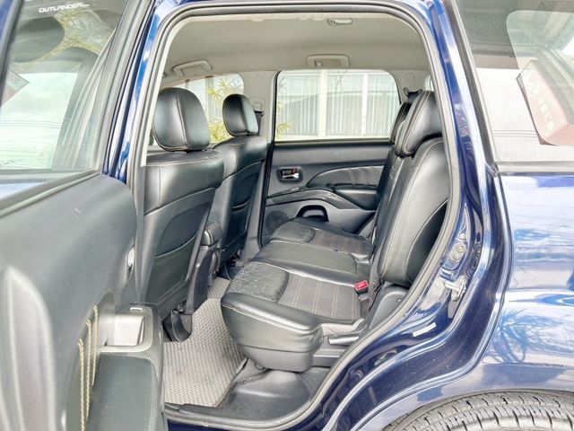 10月出廠/io版/定速+換檔撥片/Apple Carplay/導航/倒車影像/恆溫空調/里程保證/現況看車  第6張相片