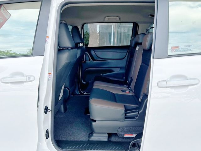 全新領牌車/5人座豪華+精裝版/360環景/單邊電動側滑門/CarPlay/恆溫空調/車側盲點/里程保證  第6張相片