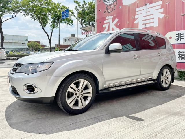 4WD/原廠保養/原鈑件/定速+換檔撥片/影音系統/衛星導航/車側盲點/電動椅/YES認證/里程保證  第3張相片