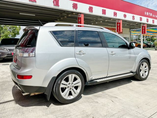 4WD/原廠保養/原鈑件/定速+換檔撥片/影音系統/衛星導航/車側盲點/電動椅/YES認證/里程保證  第4張相片