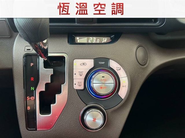 全新領牌車/5人座豪華+精裝版/360環景/單邊電動側滑門/CarPlay/恆溫空調/車側盲點/里程保證  第11張相片