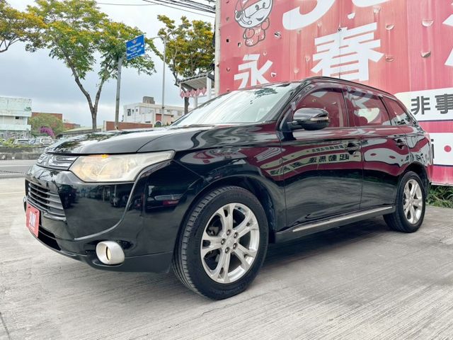 4WD/快控鍵+定速/多功能影音/Apple CarPlay/倒車影像/四條輪胎九成新/YES認證/里程保證  第3張相片