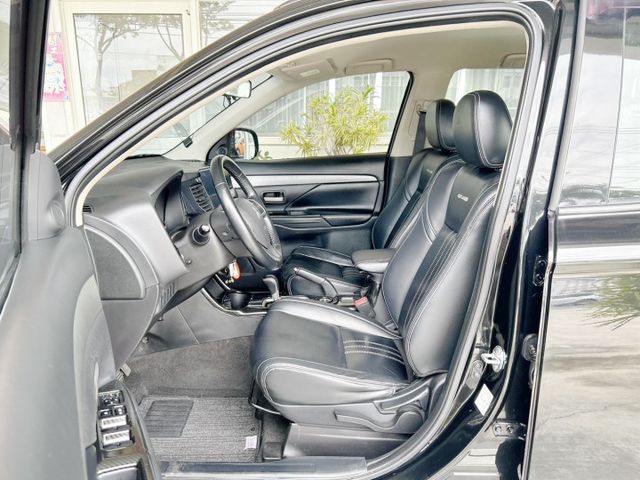 4WD/快控鍵+定速/多功能影音/Apple CarPlay/倒車影像/四條輪胎九成新/YES認證/里程保證  第5張相片