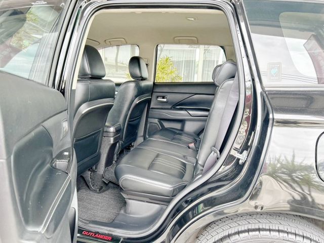 4WD/快控鍵+定速/多功能影音/Apple CarPlay/倒車影像/四條輪胎九成新/YES認證/里程保證  第6張相片