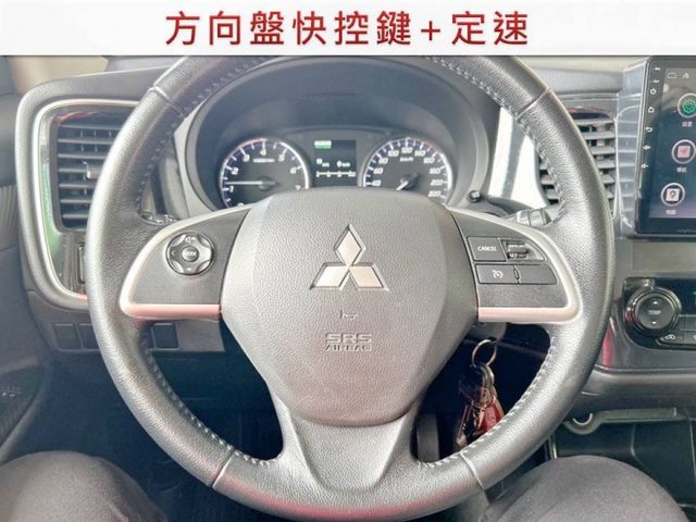 4WD/快控鍵+定速/多功能影音/Apple CarPlay/倒車影像/四條輪胎九成新/YES認證/里程保證  第8張相片