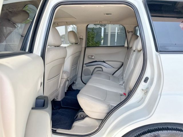 不用殺價就很便宜/影音系統/衛星導航/恆溫空調/天窗/Yes認證/里程保證  第6張相片