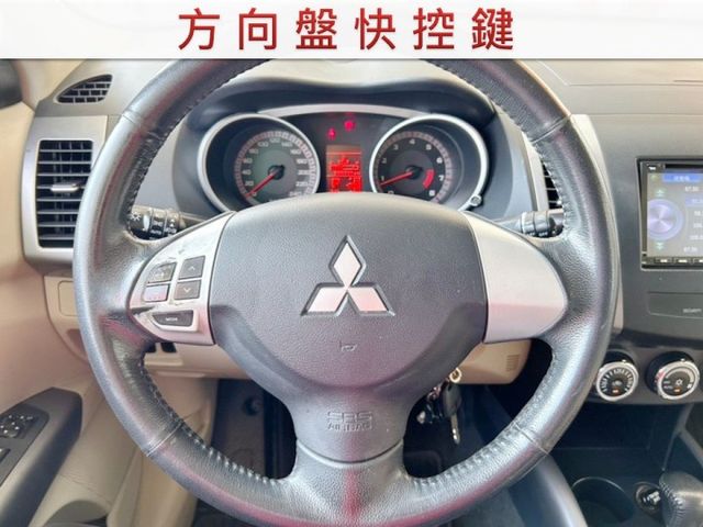 不用殺價就很便宜/影音系統/衛星導航/恆溫空調/天窗/Yes認證/里程保證  第8張相片