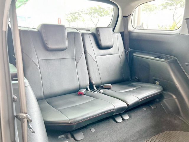 七人座/全車原鈑件/原廠保養/倒車影像/恆溫空調/後座空調出風口/YES認證  第7張相片