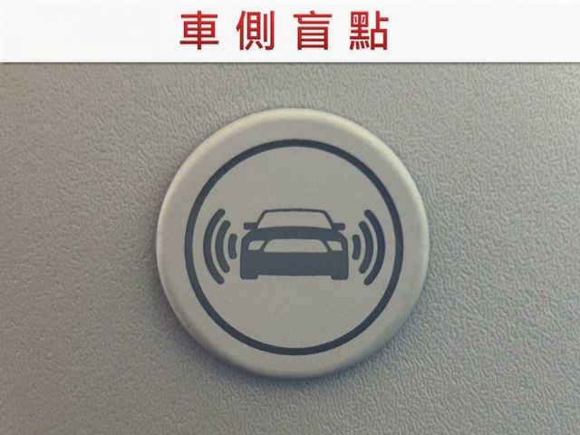 車況超好/低里程僅跑9萬/原廠保養/四條全新輪胎/盲點偵測/抬頭顯示器/YES認證/里程保證  第11張相片