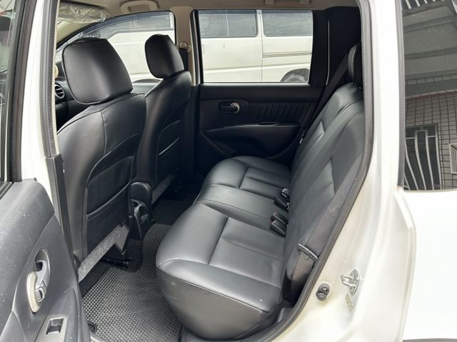 一手車/雙安全氣囊/衛星導航/倒車雷達+顯影/YES認證/里程保證  第16張相片