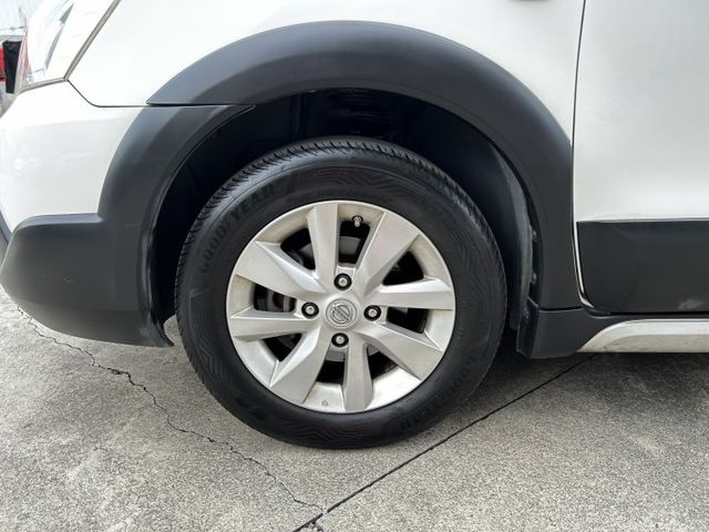 一手車/雙安全氣囊/衛星導航/倒車雷達+顯影/YES認證/里程保證  第17張相片