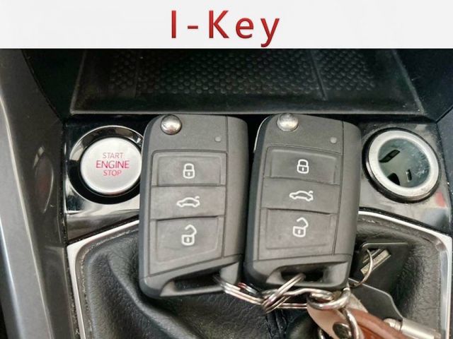 R-Line/全車原鈑件/原廠保養/ACC/車道偏移/盲點/Car Play/四條輪胎九成新/YES認證/里程保證  第16張相片