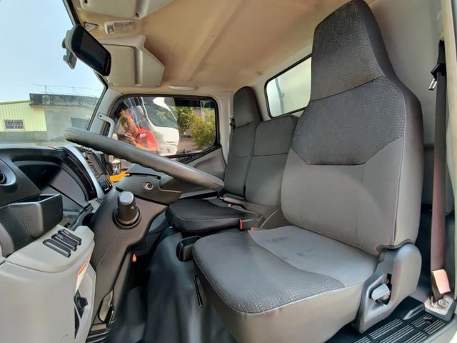 11月出廠/11.5呎冷凍車廂/全車原鈑件/Yes認證/附全額發票  第5張相片