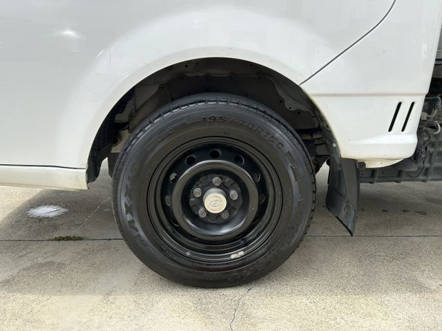 自排/升降尾門/全車原鈑件/只跑六萬/YES認證/附發票/可全貸  第14張相片