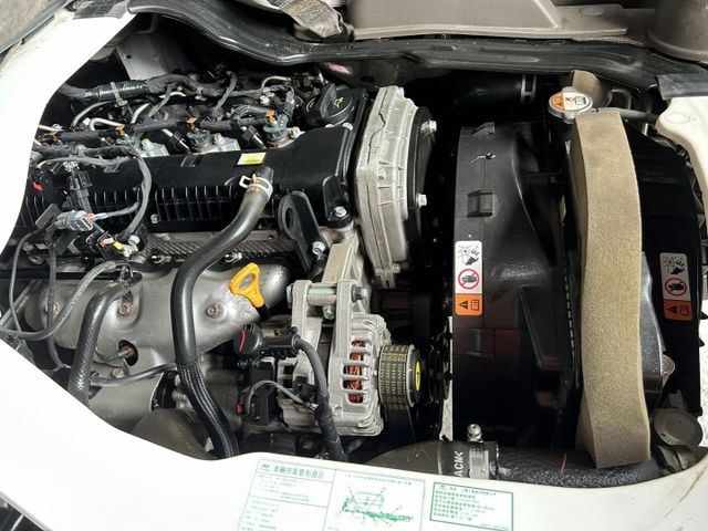 自排/升降尾門/全車原鈑件/只跑六萬/YES認證/附發票/可全貸  第15張相片