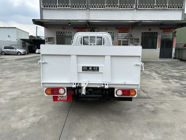 自排/升降尾門/全車原鈑件/只跑六萬/YES認證/附發票/可全貸  第17張相片