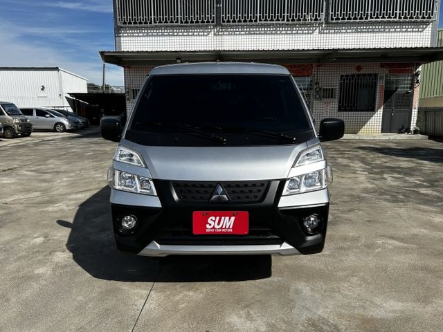 23年式/10月出廠/8人座客貨車/自排/前後雙錄行車紀錄器/YES認證/附發票  第2張相片