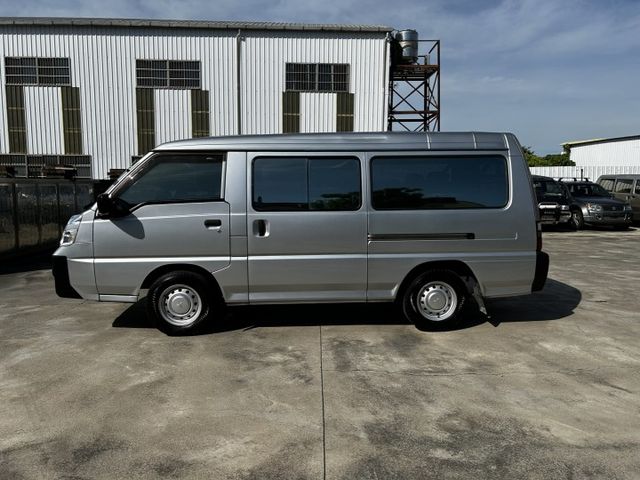 23年式/10月出廠/8人座客貨車/自排/前後雙錄行車紀錄器/YES認證/附發票  第3張相片