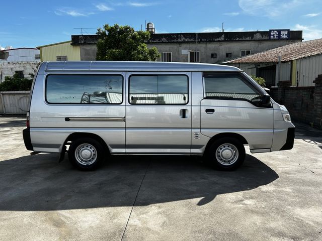 23年式/10月出廠/8人座客貨車/自排/前後雙錄行車紀錄器/YES認證/附發票  第4張相片