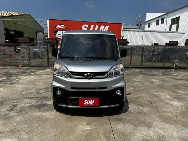 七月出廠/自排/8人座/僅跑五萬公里/全車原鈑件/YES認證/附發票/可全貸  第2張相片