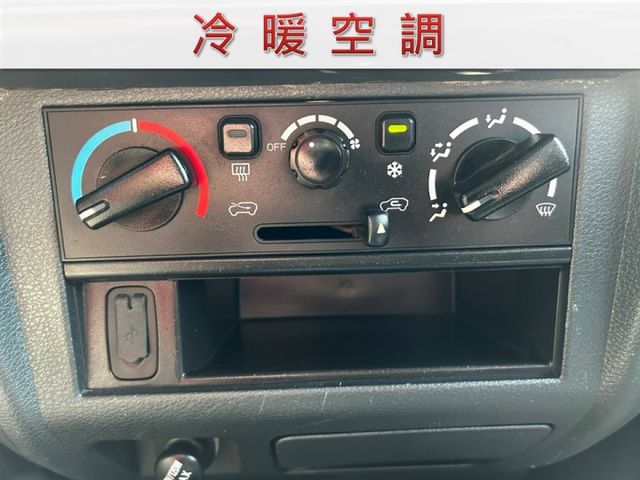 七月出廠/自排/8人座/僅跑五萬公里/全車原鈑件/YES認證/附發票/可全貸  第7張相片