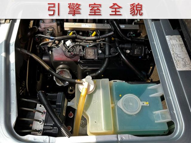 七月出廠/自排/8人座/僅跑五萬公里/全車原鈑件/YES認證/附發票/可全貸  第13張相片