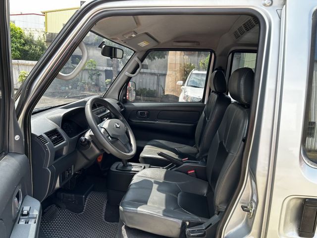 七月出廠/自排/8人座/僅跑五萬公里/全車原鈑件/YES認證/附發票/可全貸  第15張相片