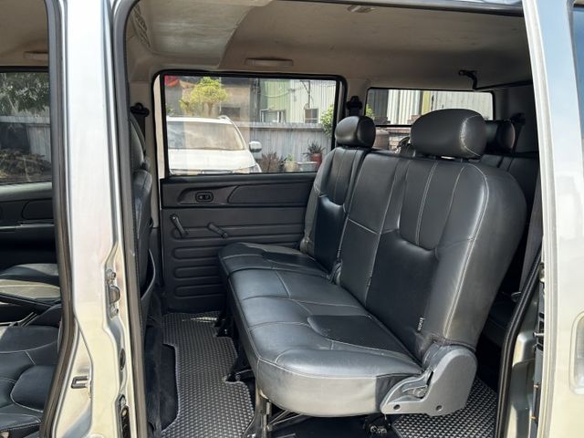 七月出廠/自排/8人座/僅跑五萬公里/全車原鈑件/YES認證/附發票/可全貸  第16張相片